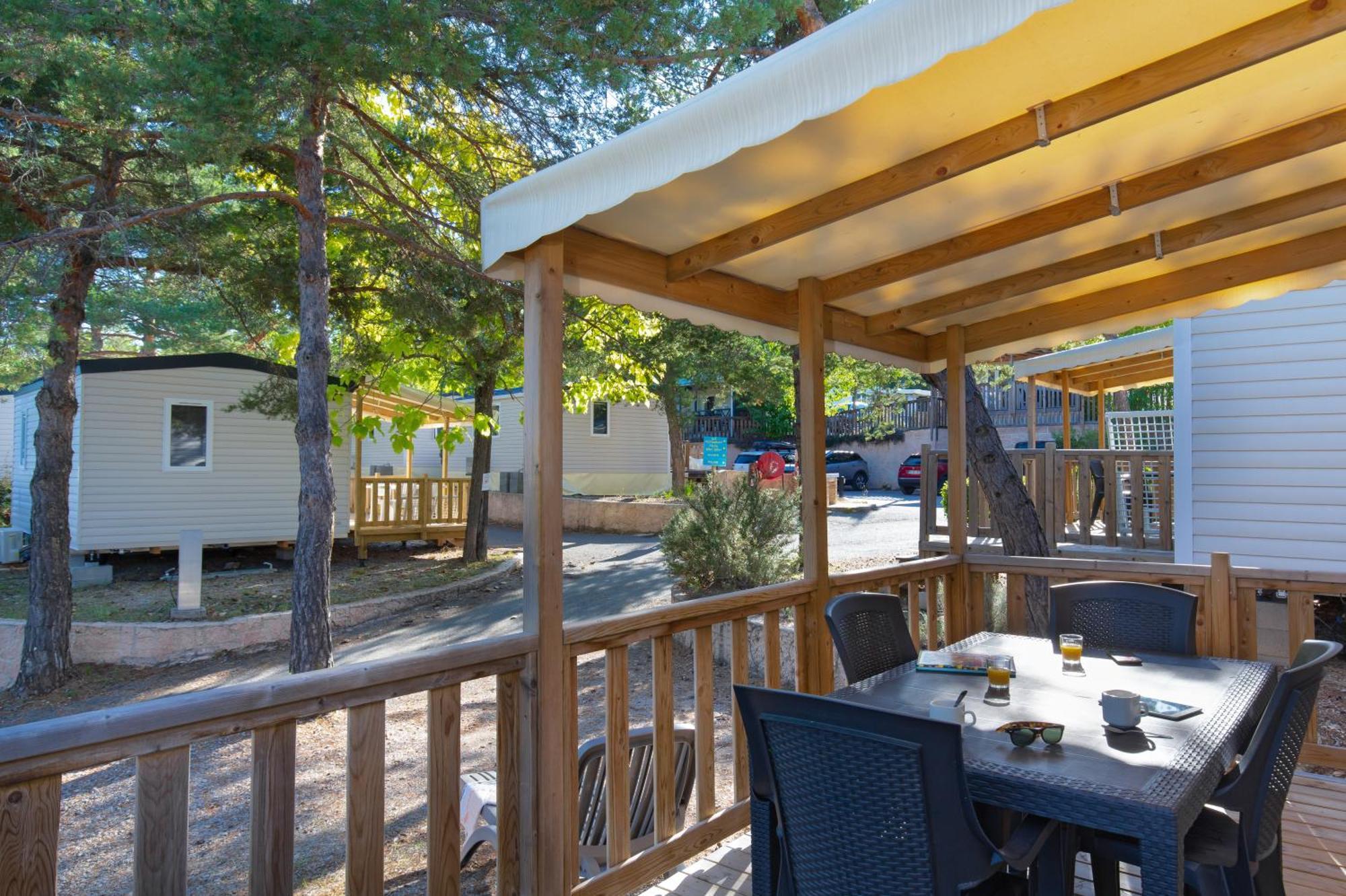 Camping Paradis La Pinede Gréoux-les-Bains Exterior foto